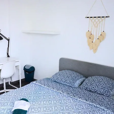 Privee - Confort - Wifi Bed & Breakfast